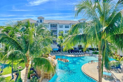 Deluxe Penthouse Luxury!- Beach, Resort Pool, Waterfall!