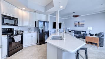 雪櫃、微波爐、焗爐、爐具