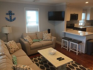 Fernseher, DVD-Player, Stereoanlage