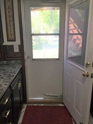 Interior - Main Floor 2 bedroom, 1 bath, Easy Walk to Mayo Clinic, trails, parks, shopping (Rochester)