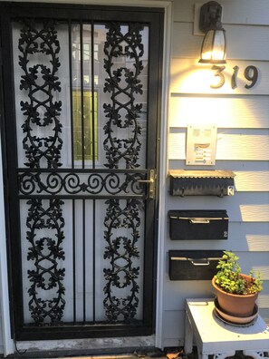 Exterior detail - Main Floor 2 bedroom, 1 bath, Easy Walk to Mayo Clinic, trails, parks, shopping (Rochester)