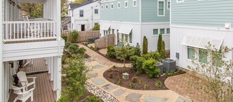 VB Townhouse 2BR • Pet‑Friendly • Short Walk to Beach & Boardwalk (406B)