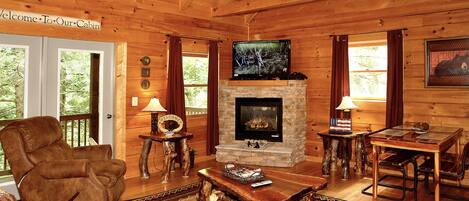 Televisie, een open haard en een dvd-speler