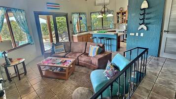 Älytelevisio, DVD-soitin, kirjoja, videokirjasto