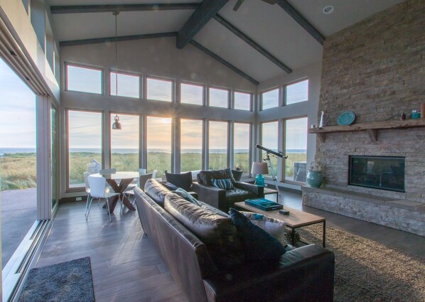 تلفزيون ذكي، مدفأة، ألعاب فيديو، مشغل دي في دي