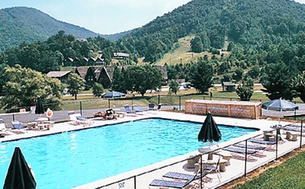 室外游泳池，恒温泳池