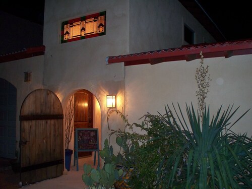 Parit suosikki / Cantina / Wifi / Firepit / 5 tähden arvostettu / teollinen parvi