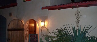 Eclectic Private Casa/Great central location/Outdoor cantina w/firepit & grill