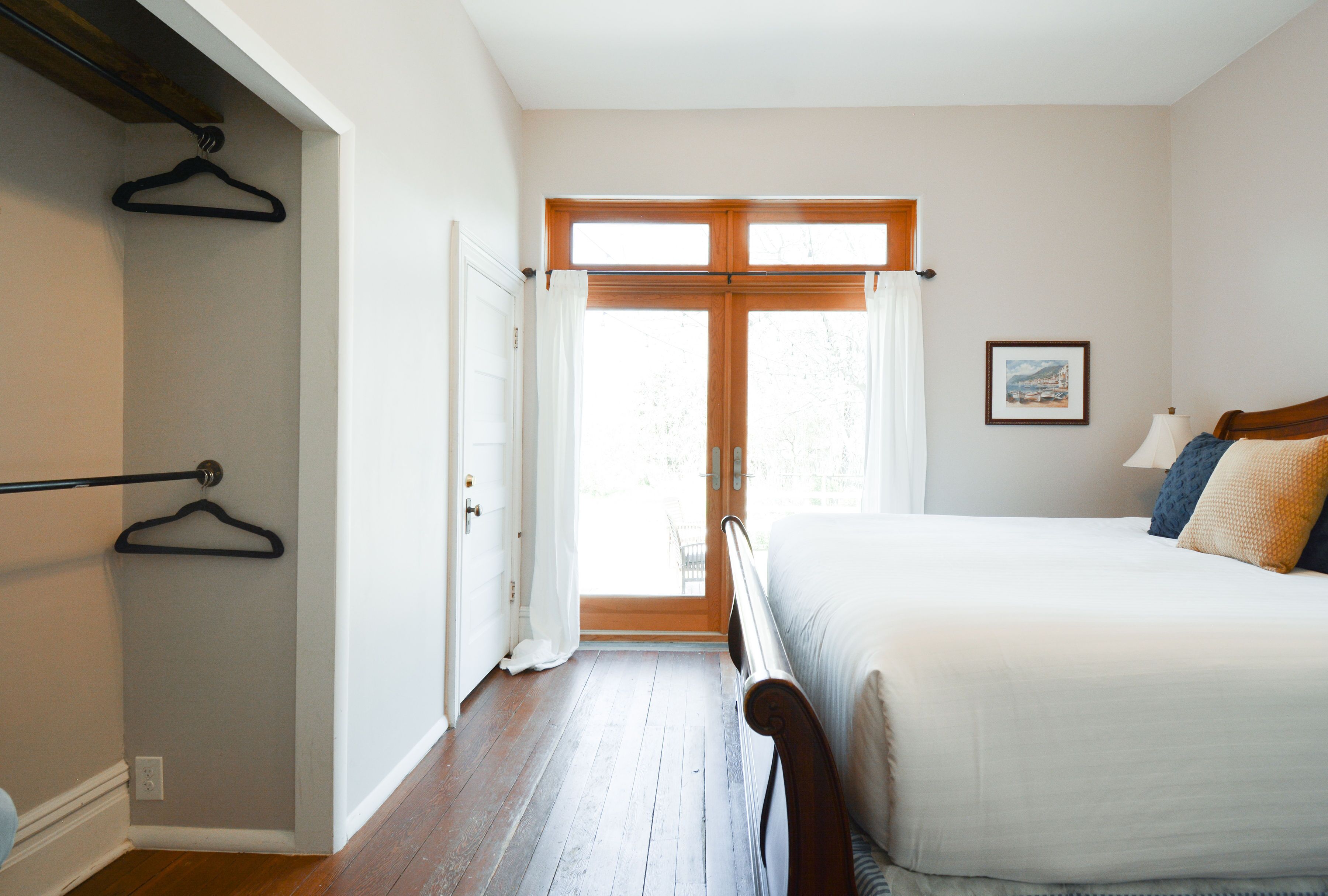 6 slaapkamers, een strijkplank/strijkijzer, wifi, beddengoed