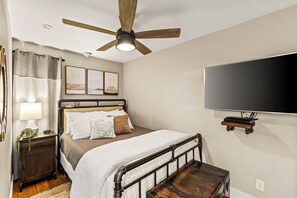 2 Schlafzimmer, Schreibtisch, Bügeleisen/Bügelbrett, kostenloses WLAN