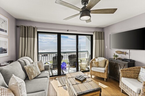 Top Floor! Beachfront View, Heated Pool, Casa Del Mar!