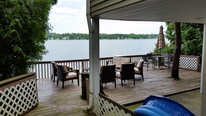 Outdoor dining - Beautiful sunsets on the lake, spectacular views from prime north-east location (Livonia)