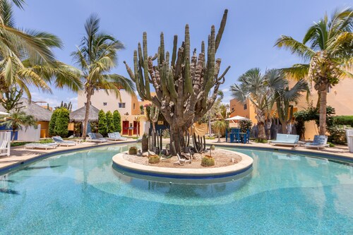 Just steps from the Beach; Panoramic ocean views from private rooftop balcony!