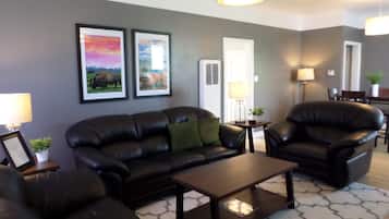 Télévision à écran plat, lecteur de DVD, vidéothÚque