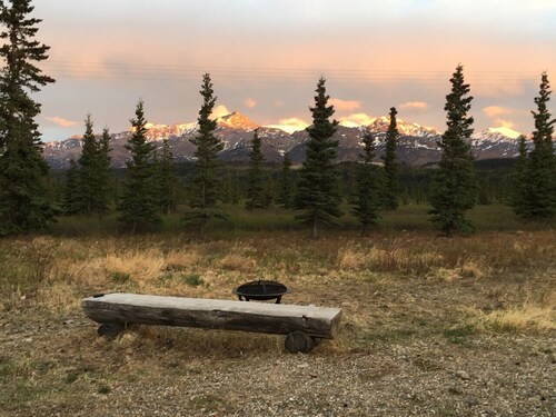 The Taiga House - inspiring mountain views at the edge of Denali National Park