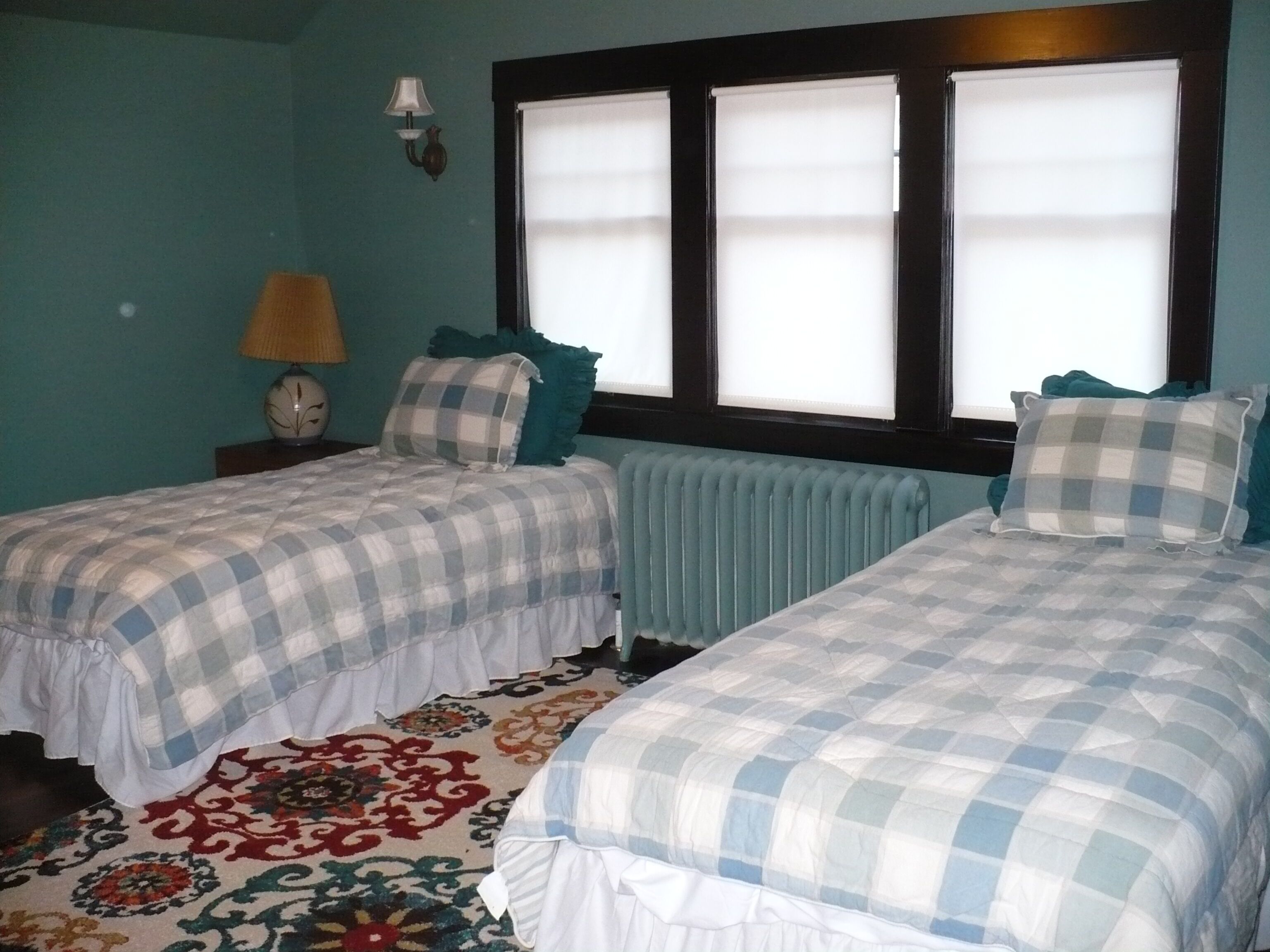 4 habitaciones, tabla de planchar con plancha, wifi y ropa de cama 