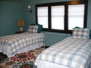 4 habitaciones, tabla de planchar con plancha, wifi y ropa de cama