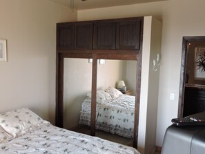 2 chambres, fer et planche à repasser, accès Internet, draps fournis