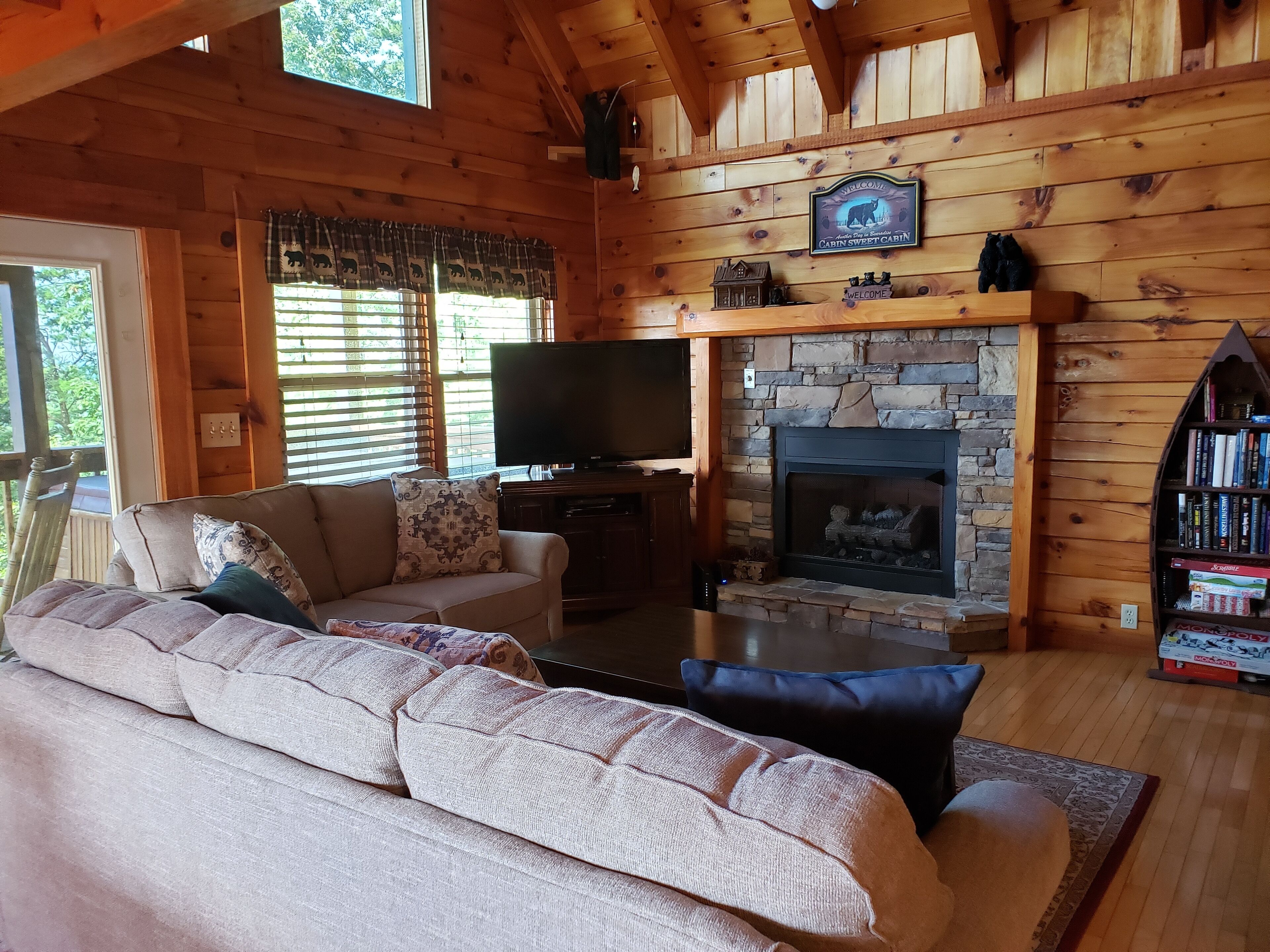 Smart TV, fireplace, video games, DVD player