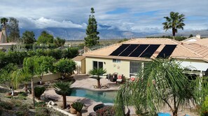 A heated pool - Gorgeous, light, airy, spacious 2 bedrooms, 2 bath home with Pool/SPA (Desert Hot Springs)