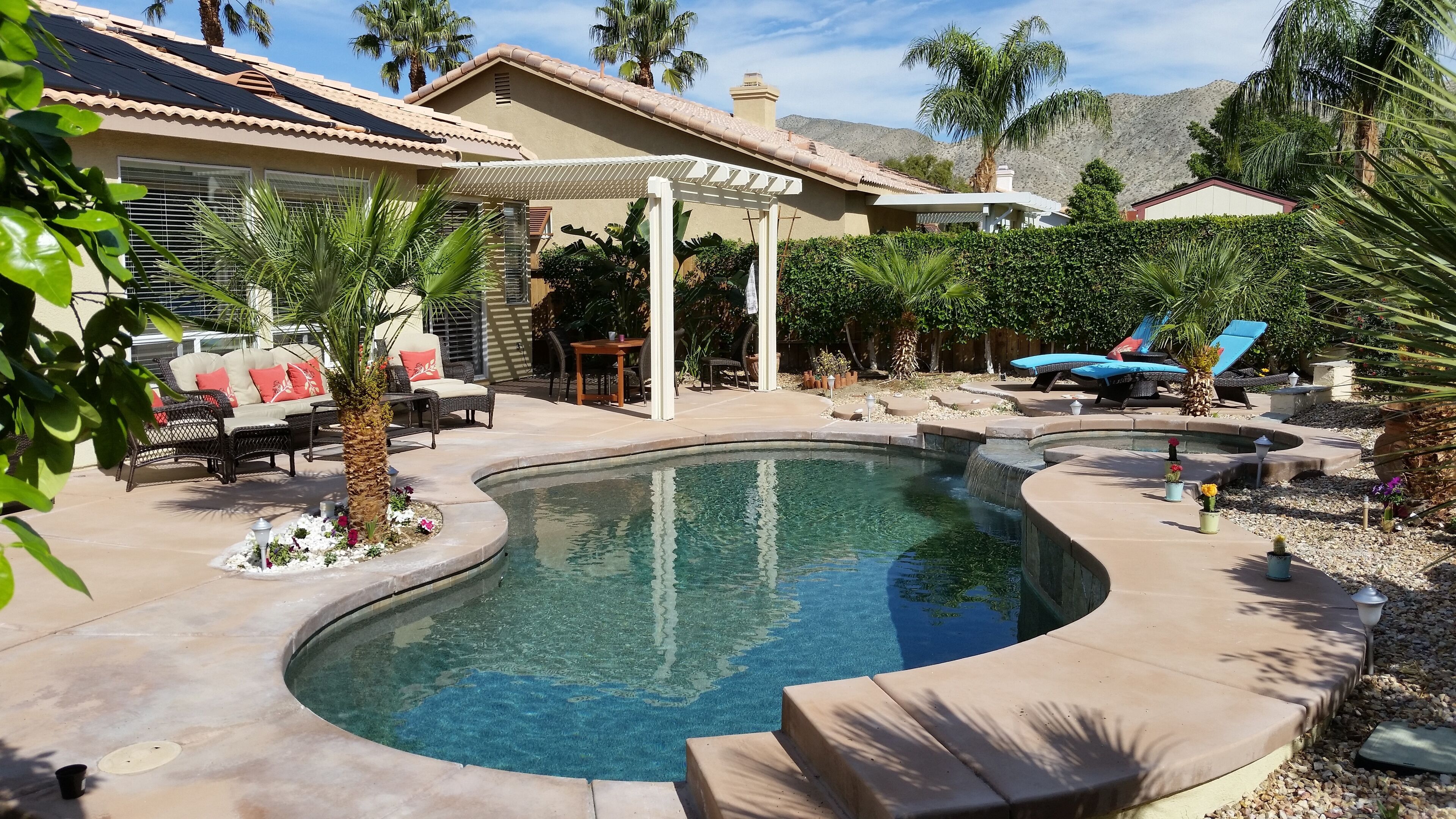 Gorgeous, light, airy, spacious 2 bedrooms, 2 bath home with Pool/SPA