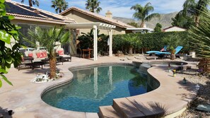 A heated pool - Gorgeous, light, airy, spacious 2 bedrooms, 2 bath home with Pool/SPA (Desert Hot Springs)