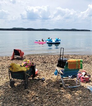 Am Strand, Liegestühle, Strandtücher
