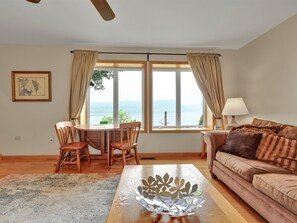 TV, DVD player, offices - LAKE HOUSE, Waterfront Retreat, Eagles, Sunsets on Susquehanna with DOCK  (Pequea)