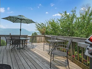 Outdoor dining - LAKE HOUSE, Waterfront Retreat, Eagles, Sunsets on Susquehanna with DOCK  (Pequea)