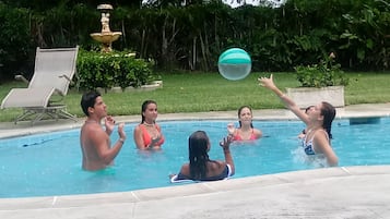 Et oppvarmet basseng