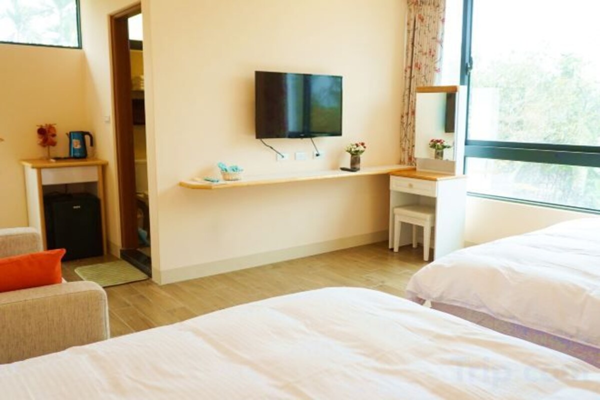 Quadruple Room with Mountain View