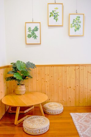 Comfort Double Room | Desk, blackout drapes, soundproofing, free WiFi - Pottery Flower B&B (Jiji)