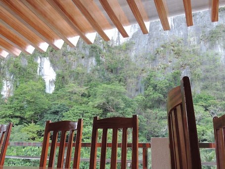 Daily continental breakfast (PHP 150 per person)