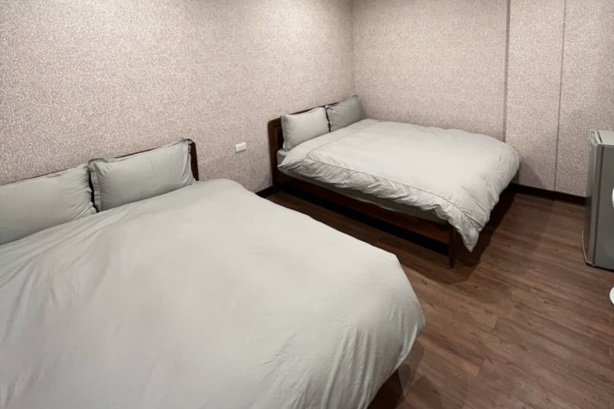 Desk, rollaway beds, free WiFi