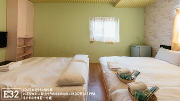 Camera familiare | Copriletto in piuma, materassi a doppio strato, tende oscuranti