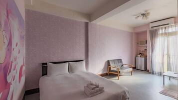 Doppia Comfort, balcone | Copriletto in piuma, materassi a doppio strato, tende oscuranti