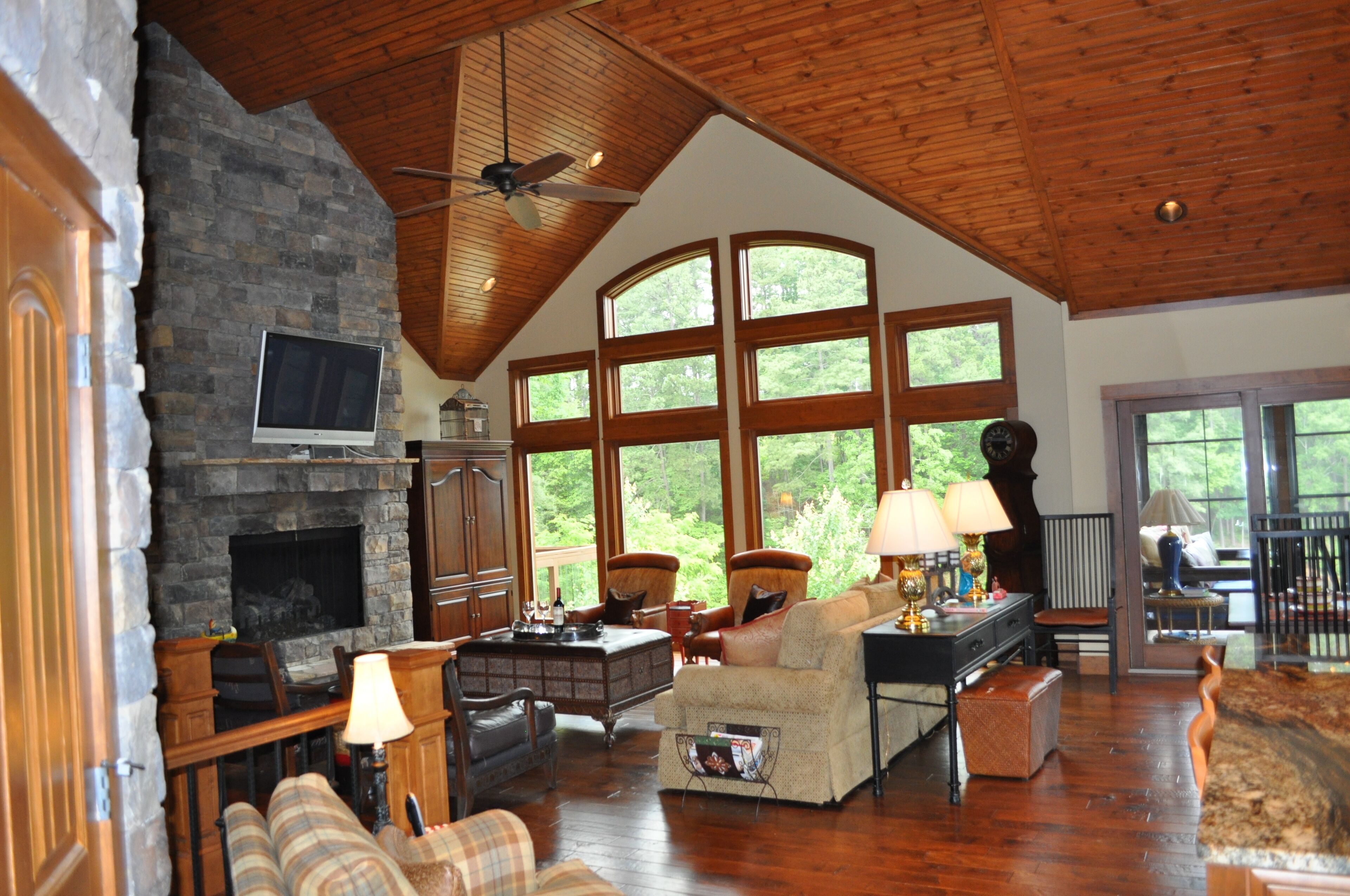 7mi to Clemson Custom Family Luxury Lakehome Game room+ Basketball+ Fire Pit 