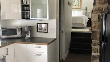 Réfrigérateur, micro-ondes, cafetiÚre/bouilloire, bouilloire électrique