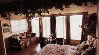 The Nest at 188 is a unique lodging/retreat located in Eureka Springs, Arkansas.