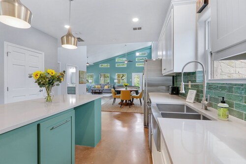 Artista I 2/2 with New Pool, Hot tub,  Pool Table