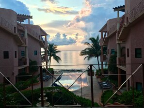 Property grounds - Amazing Beachfront Condo with Pool and Beach - Luna Encantada G2 (Playa del Carmen)