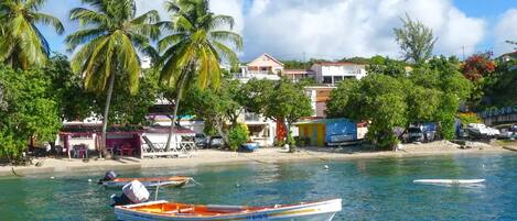 Plage à proximité, chaises longues