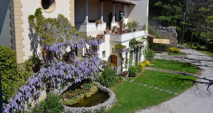 Apartment in villa with garden and view over Florence
