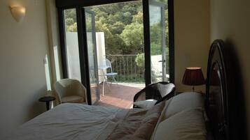 3 chambres, fer et planche à repasser, Wi-Fi, draps fournis