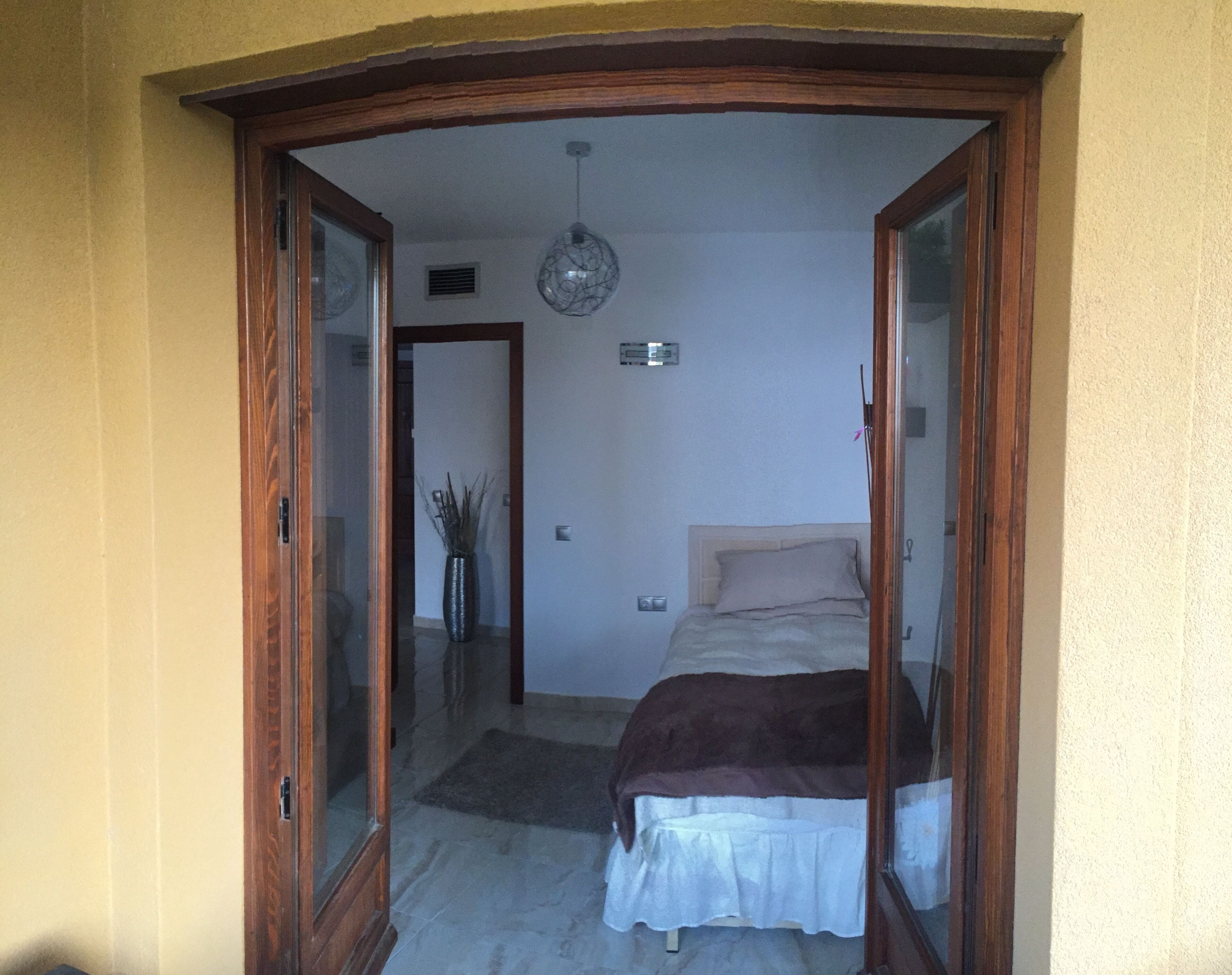 2 slaapkamers, een strijkplank/strijkijzer, gratis wifi, beddengoed