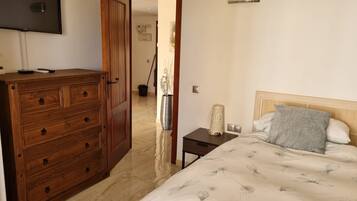 2 slaapkamers, een strijkplank/strijkijzer, gratis wifi, beddengoed