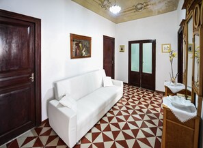 Smart-TV, DVD-Player, Bücher