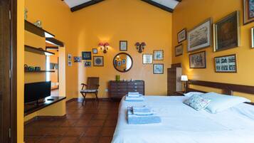 3 dormitorios, tabla de planchar con plancha, Internet y ropa de cama