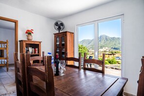 Dining - Casa Rustica in Cumbre Vieja Natural Park stunning views and ultimate privacy! (El paso)