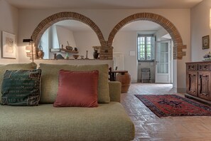 Televisión, chimenea y tenis de mesa 